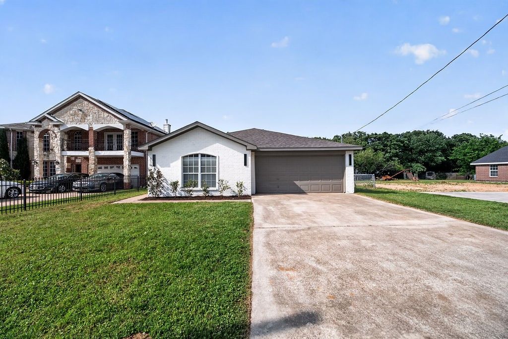 316 Wright Boulevard, Grand Prairie, TX 75050