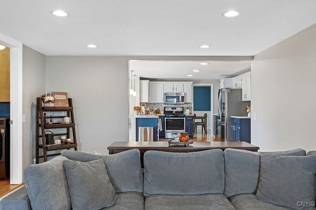 4251 Mayfair Circle, Clay, NY 13090