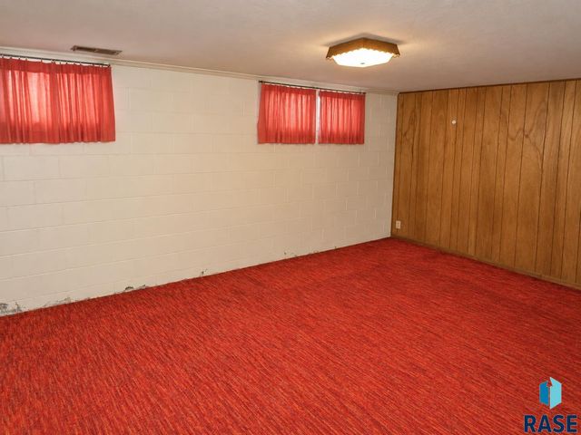2700 S Jefferson Ave Avenue, Sioux Falls, SD 57105