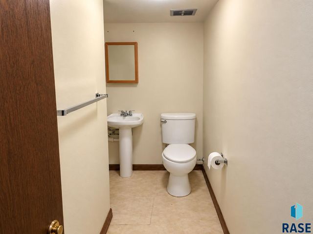 2700 S Jefferson Ave Avenue, Sioux Falls, SD 57105