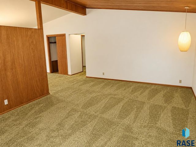 2700 S Jefferson Ave Avenue, Sioux Falls, SD 57105