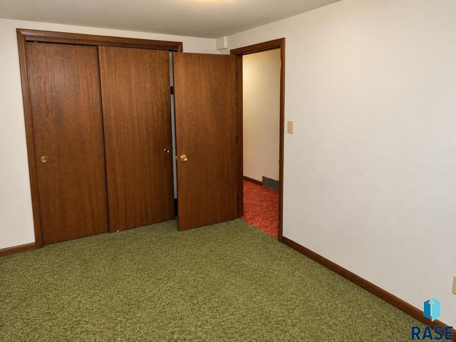 2700 S Jefferson Ave Avenue, Sioux Falls, SD 57105