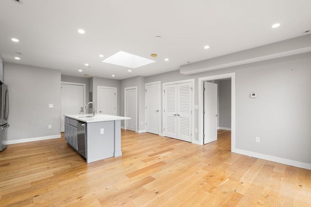 10-16 Everett St 402, Boston, MA 02128