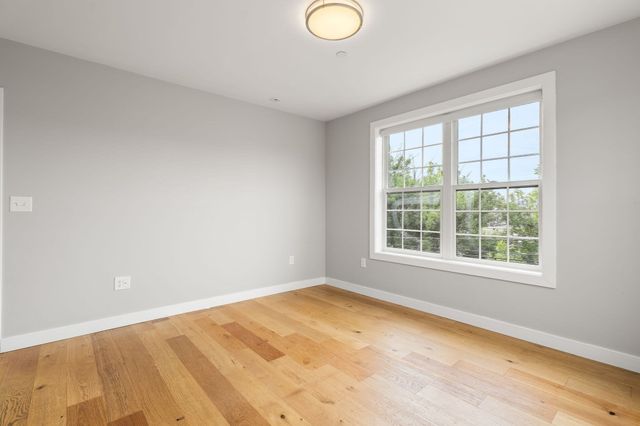 10-16 Everett St 402, Boston, MA 02128
