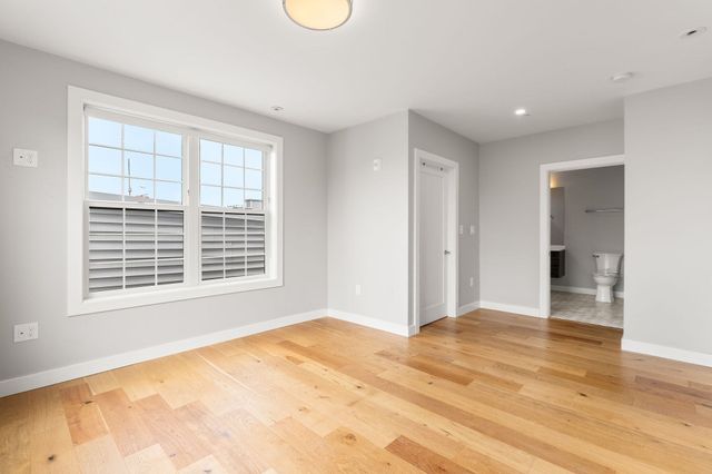 10-16 Everett St 402, Boston, MA 02128