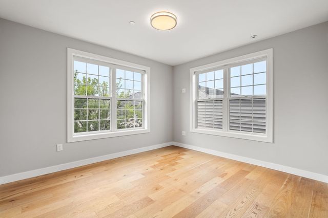10-16 Everett St 402, Boston, MA 02128