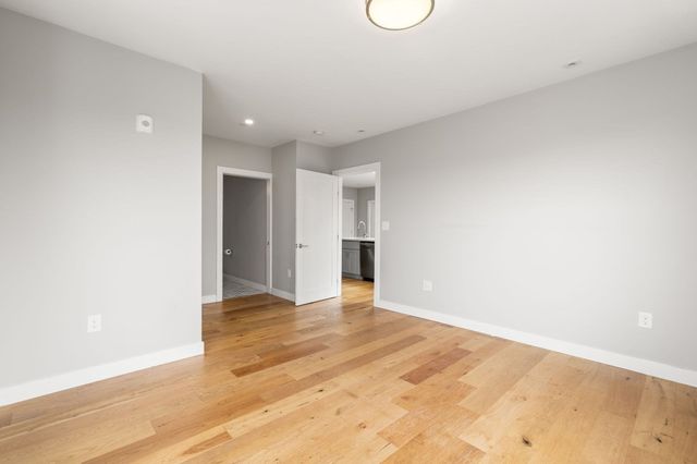 10-16 Everett St 402, Boston, MA 02128