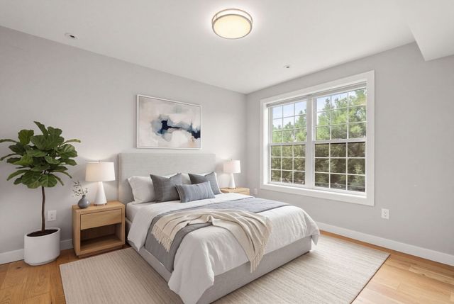 10-16 Everett St 402, Boston, MA 02128
