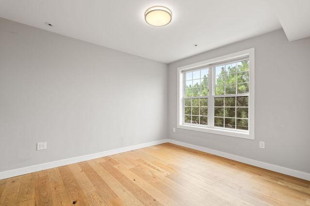 10-16 Everett St 402, Boston, MA 02128