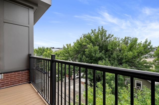 10-16 Everett St 402, Boston, MA 02128