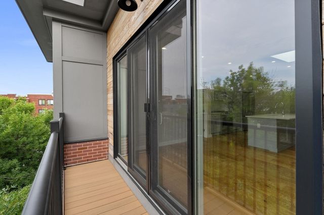 10-16 Everett St 402, Boston, MA 02128