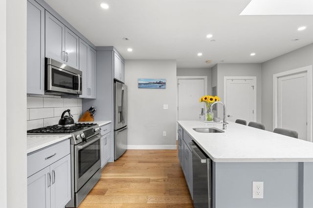 10-16 Everett St 402, Boston, MA 02128