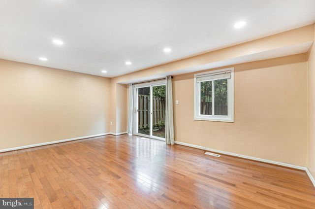 7432 LARNE LN, Lorton, VA 22079