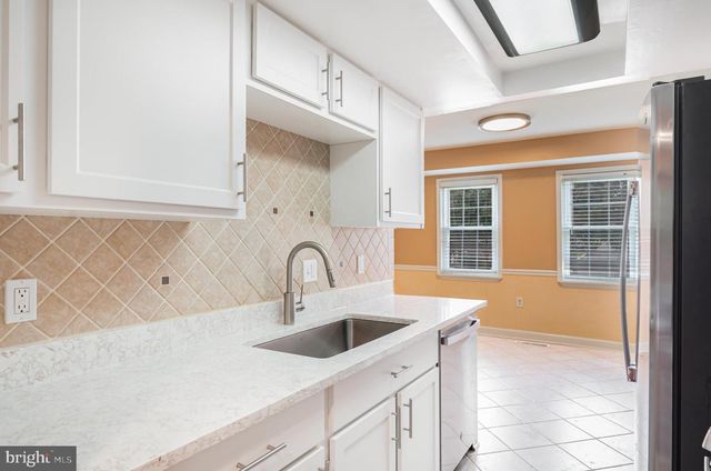 7432 LARNE LN, Lorton, VA 22079