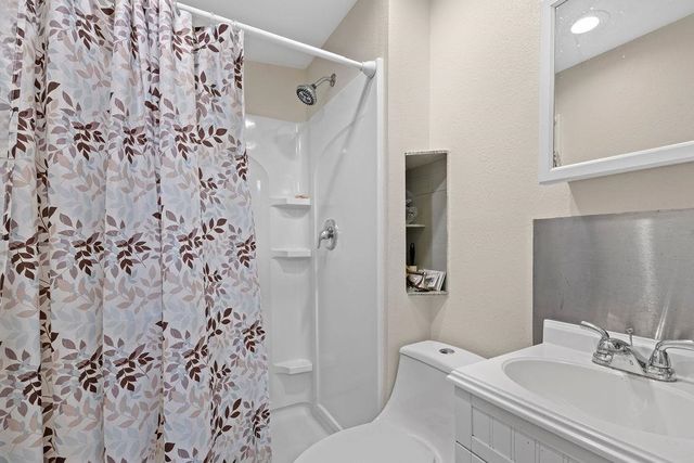 6128 N Wall St, Spokane, WA 99205