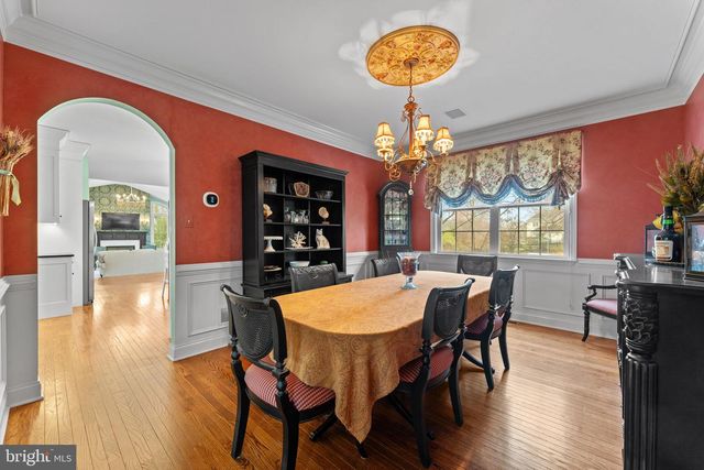 1054 W KING RD, Malvern, PA 19355