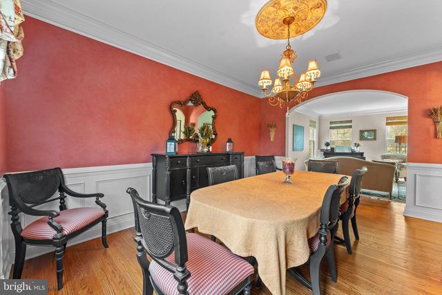 1054 W KING RD, Malvern, PA 19355