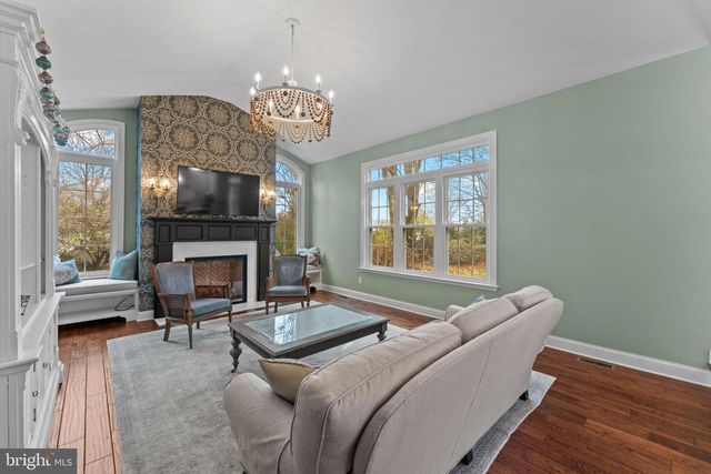 1054 W KING RD, Malvern, PA 19355