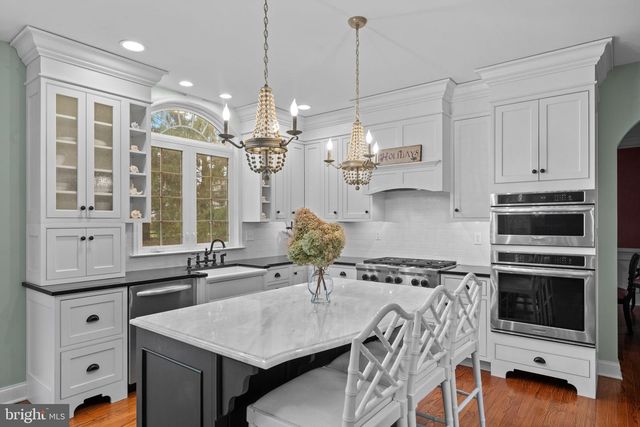 1054 W KING RD, Malvern, PA 19355