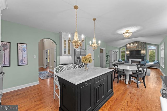 1054 W KING RD, Malvern, PA 19355