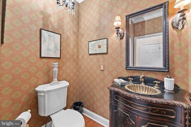 1054 W KING RD, Malvern, PA 19355