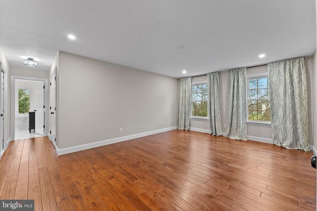 1054 W KING RD, Malvern, PA 19355