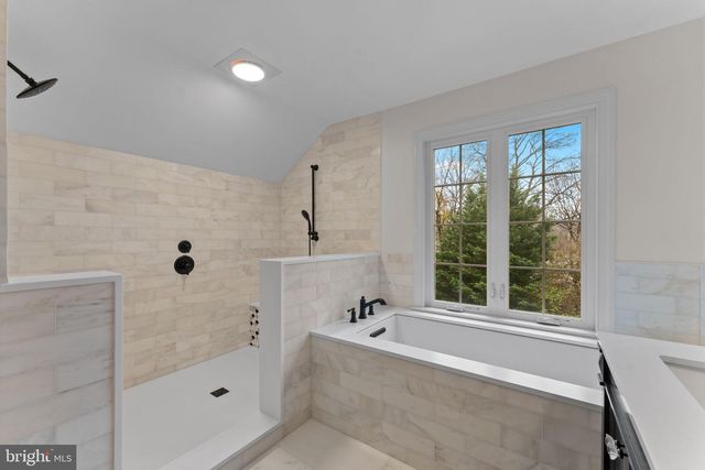 1054 W KING RD, Malvern, PA 19355