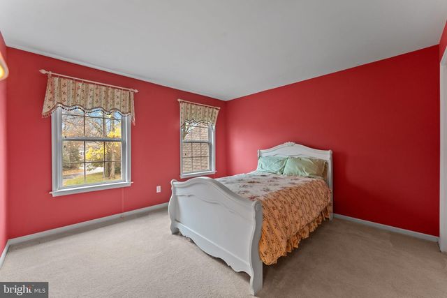 1054 W KING RD, Malvern, PA 19355