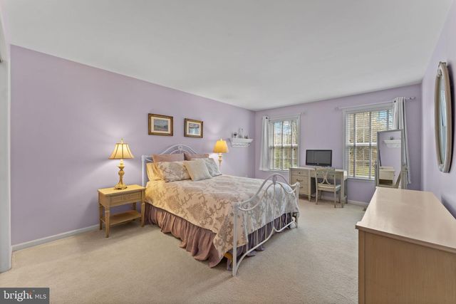 1054 W KING RD, Malvern, PA 19355