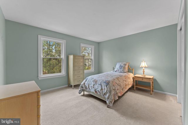 1054 W KING RD, Malvern, PA 19355