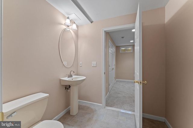 1054 W KING RD, Malvern, PA 19355