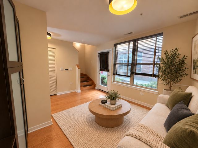 1234 W Monroe Street 7, Chicago, IL 60607