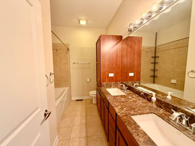 1234 W Monroe Street 7, Chicago, IL 60607