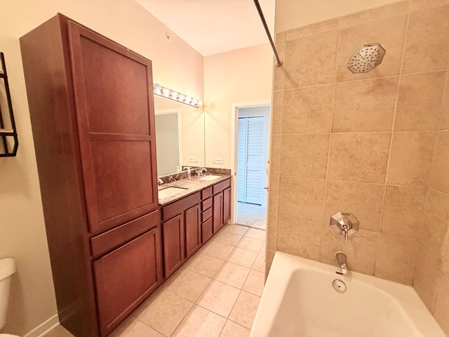 1234 W Monroe Street 7, Chicago, IL 60607