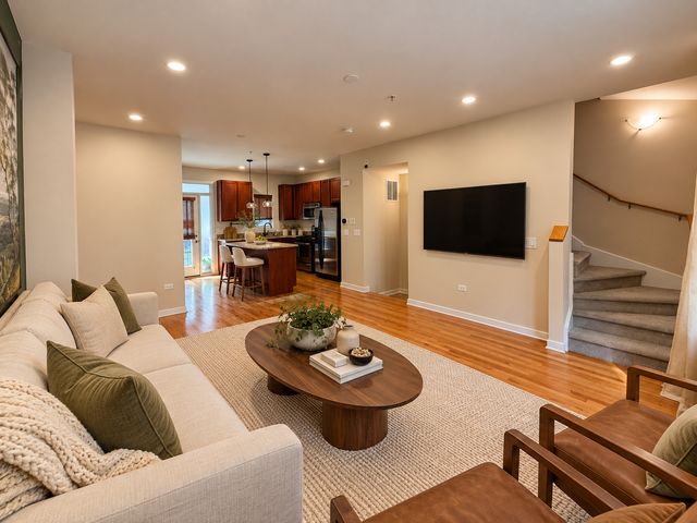 1234 W Monroe Street 7, Chicago, IL 60607