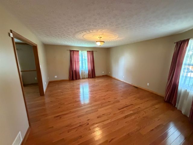 389 W 1st Street, Ceredo, WV 25507