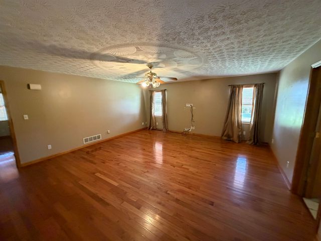389 W 1st Street, Ceredo, WV 25507
