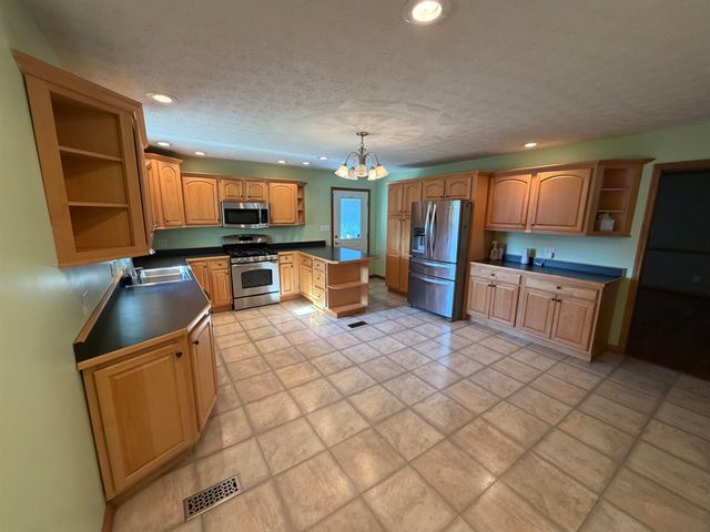 389 W 1st Street, Ceredo, WV 25507