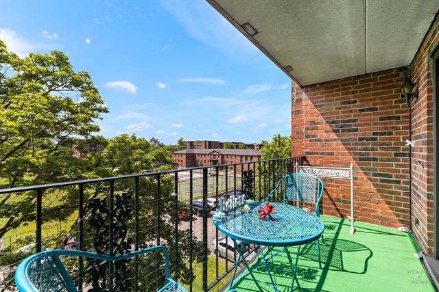 9346 Landings Lane 303, Des Plaines, IL 60016