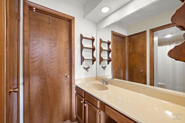 9346 Landings Lane 303, Des Plaines, IL 60016