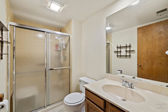 9346 Landings Lane 303, Des Plaines, IL 60016