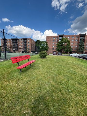 9346 Landings Lane 303, Des Plaines, IL 60016