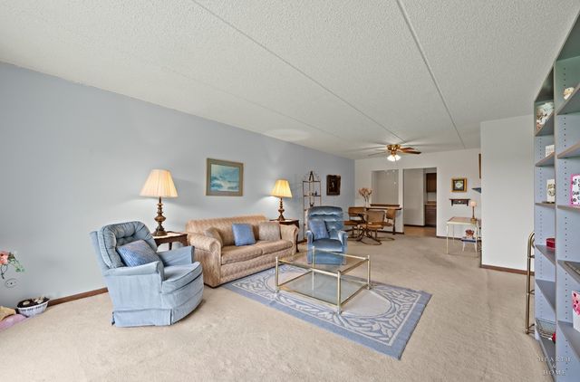 9346 Landings Lane 303, Des Plaines, IL 60016