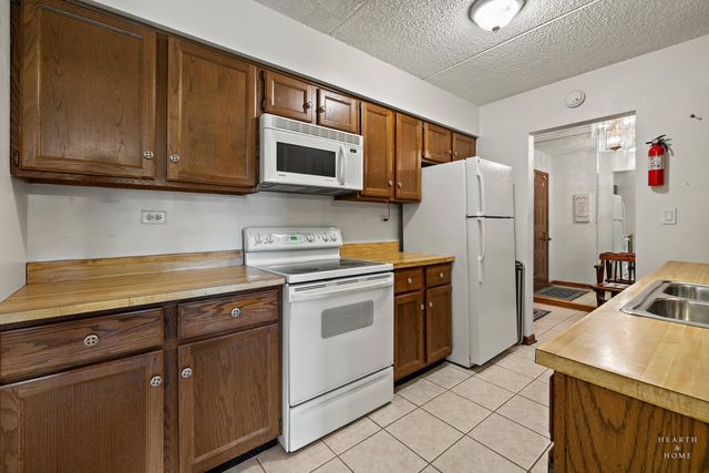 9346 Landings Lane 303, Des Plaines, IL 60016