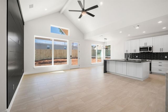 113 Eaglenest CT, Smithville, TX 78957