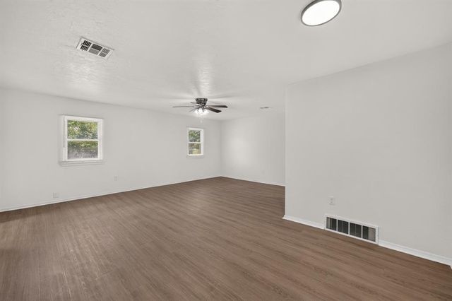 1270 N 1st Street, Harrah, OK 73045