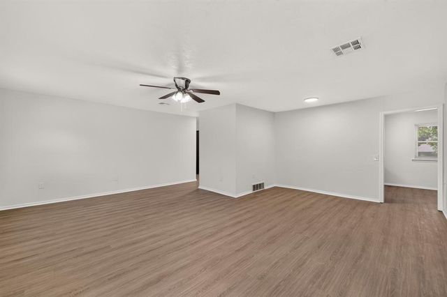 1270 N 1st Street, Harrah, OK 73045