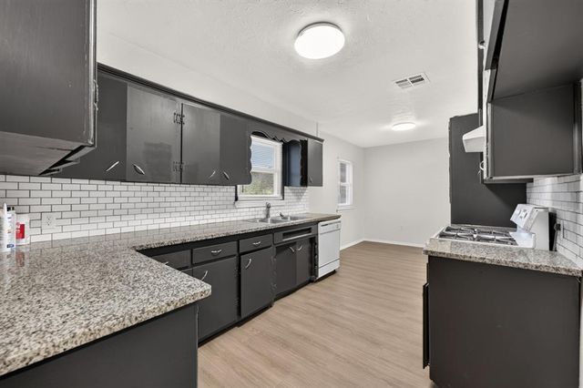1270 N 1st Street, Harrah, OK 73045