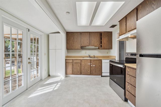 42146 PINE VALLEY DRIVE, Paisley, FL 32767