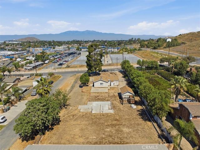 936 2nd, Norco, CA 92860